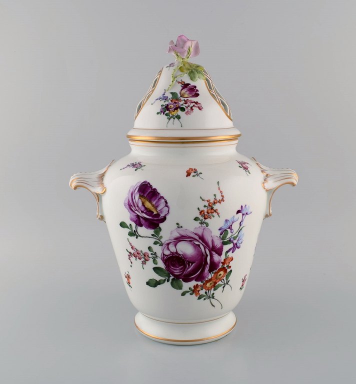 Large antique Dresden ornamental vase in hand-painted porcelain. Flowers and 
gold decoration. Rose in relief on the lid. Ca. 1900.
