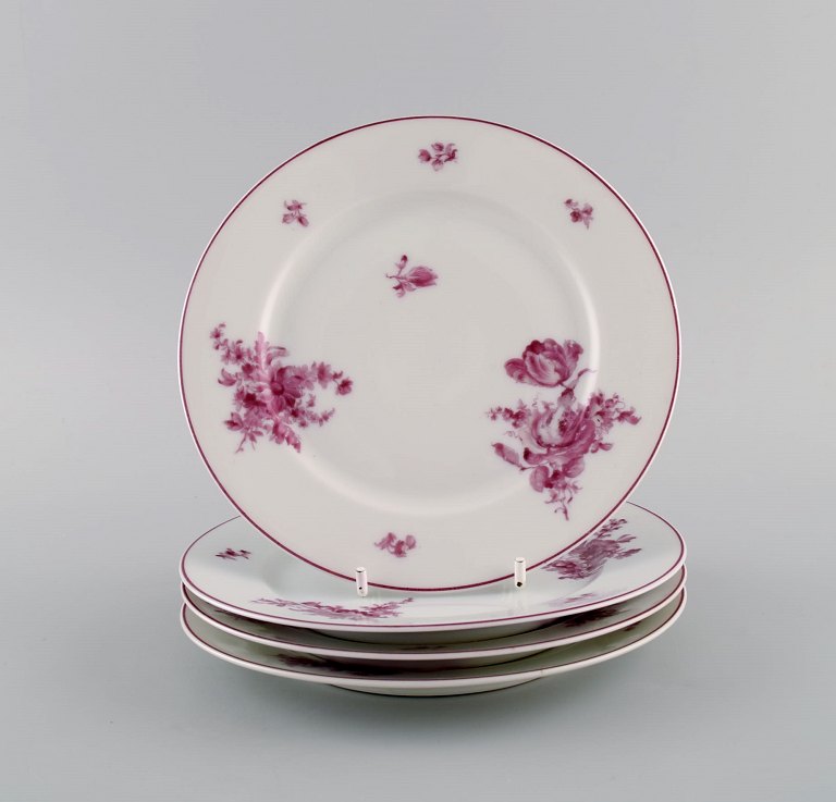 Fire Rosenthal tallerkener i håndmalet porcelæn. Lyserøde blomster og kant. 
1930/40
