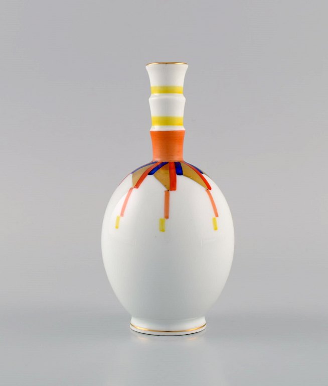 Rare Rosenthal art deco vase in hand-painted porcelain. 1930s.
