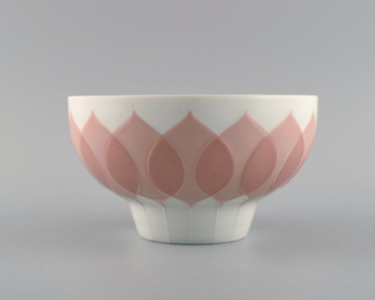 Bjørn Wiinblad for Rosenthal. Lotus porcelain service. Bowl decorated with pink 
lotus leaves. 1980s.
