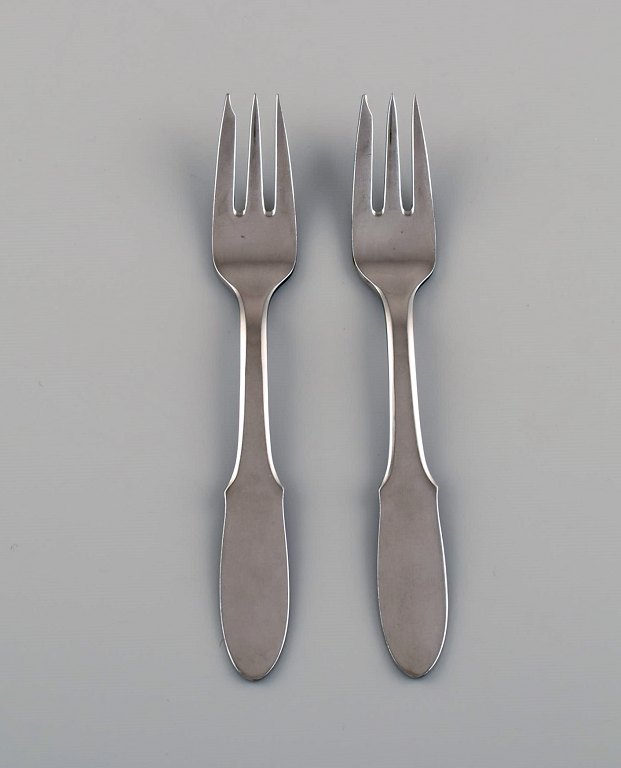 Gundorph Albertus for Georg Jensen. To Mitra kagegafler i rustfrit stål. 
1970