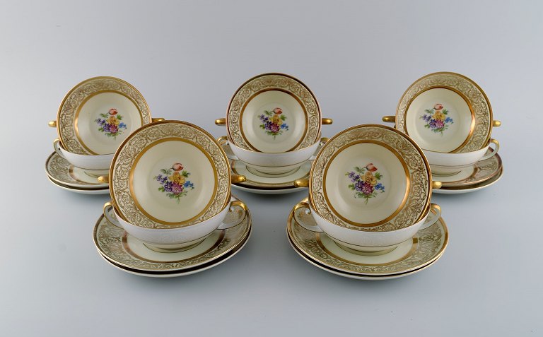 Tirschenreuth, Germany. 10 porcelain bouillon cups with saucers. Flowers and 
gold decoration. Mid-20th century.
