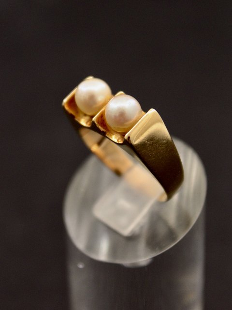 14 carat gold ring