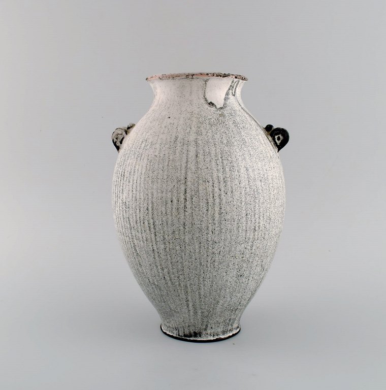 Svend Hammershøi for Kähler. Vase i glaseret stentøj. Smuk gråsort 
dobbeltglasur. 1930/40