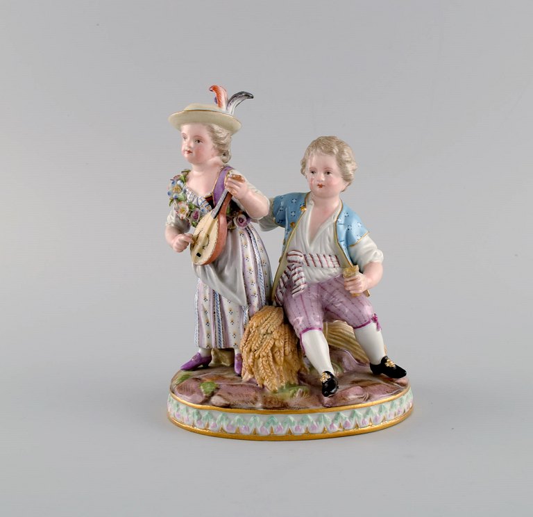 Antique Meissen Porcelain Figurine. Young couple at harvest party. Late 19th 
century.
