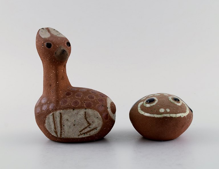 Nittsjö, Sweden. Two figures in hand-painted and glazed stoneware. Fallow deer 
and toad. 1960s.
