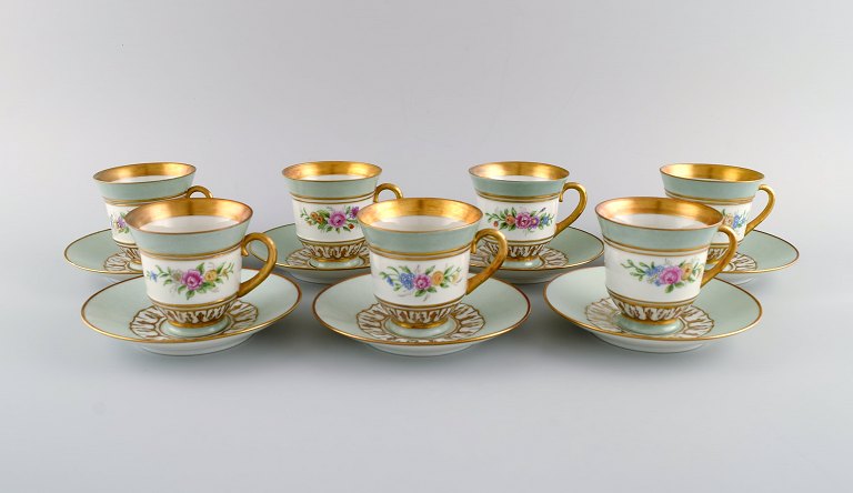 Seven Bing & Grøndahl coffee cups with saucers. Flowers and gold decoration on 
light green background. 1960s.
