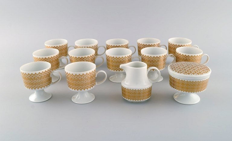 Tapio Wirkkala for Rosenthal. Kaffeservice til tolv personer. Porcelæn med 
gulddekoration. 1970