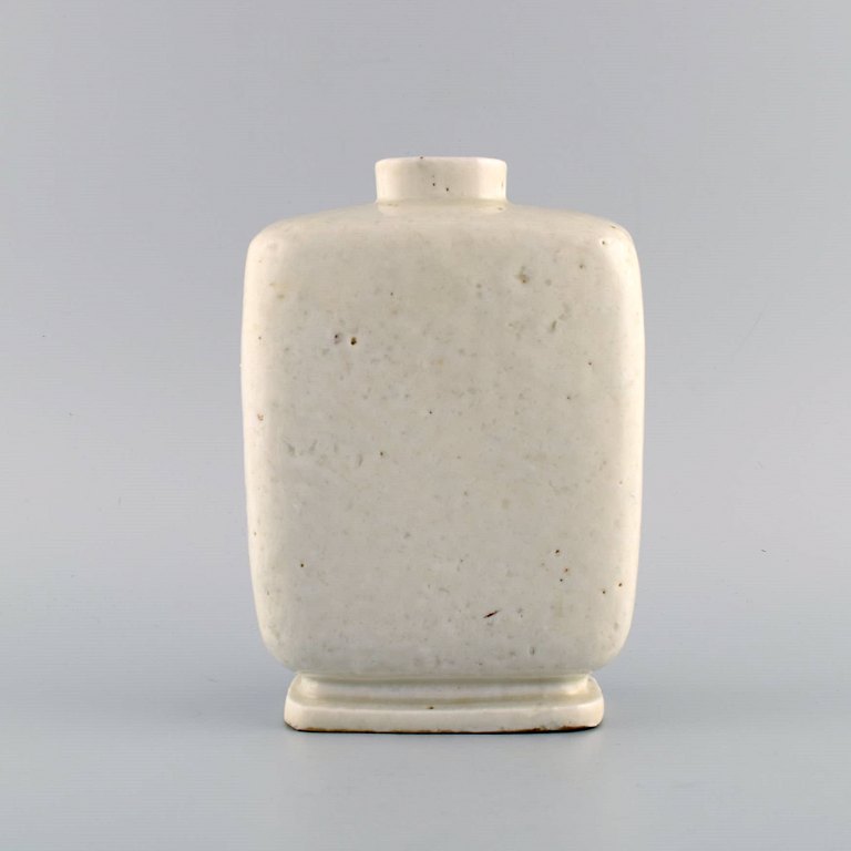 Gunnar Nylund (1904-1997) for Rörstrand. Chamotte vase i glaseret keramik. 
1960