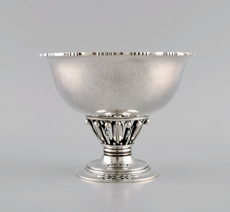 Georg Jensen "Louvre" bowl / compote in sterling silver. Art nouveau style with 
nature