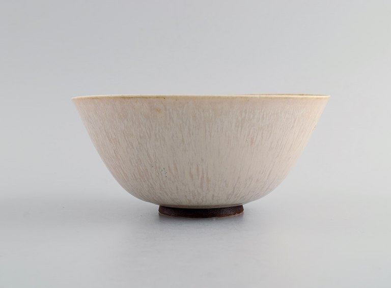 Saxbo bowl on foot in glazed stoneware. Beautiful hare fur glaze. Mid 20th 
century.
