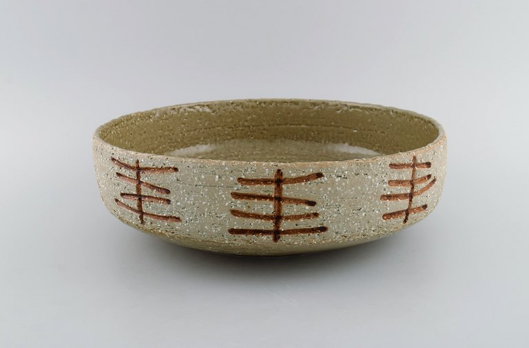 Hertha Bengtson (1917-1993) for Rörstrand. Large unique bowl in glazed 
stoneware. Mid 20th century.
