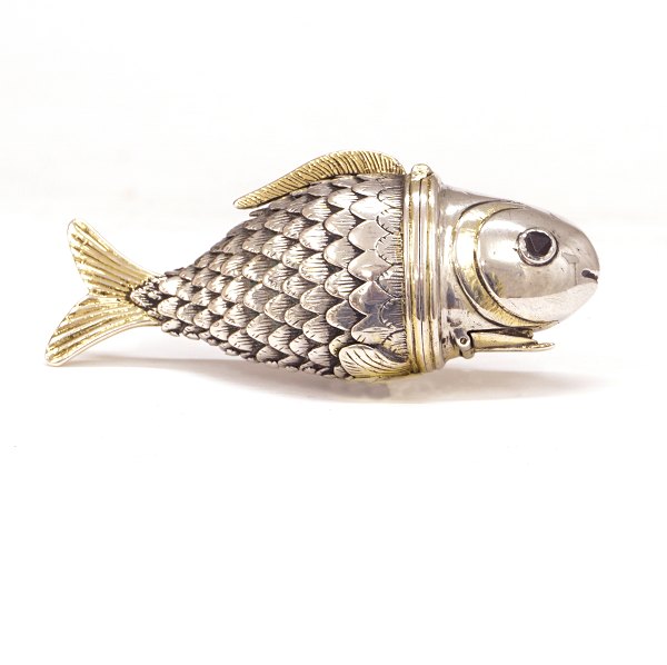 Silver vinaigrette in the shape of a fish. Friedrich Christopher Hansen, 
1760-95, Aabenraa. L: 7,4cm. W: 42,8gr