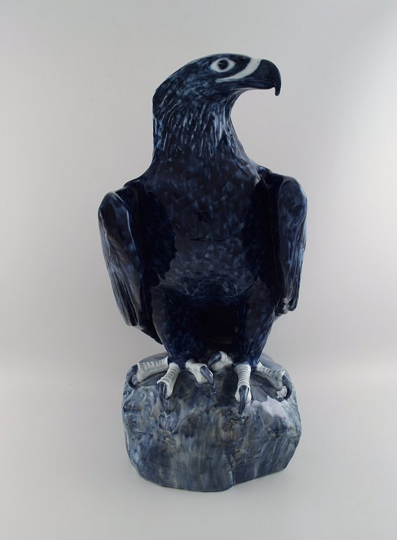 Kolossal Royal Copenhagen skulptur. Kongeørn. Modelnummer 2033.
