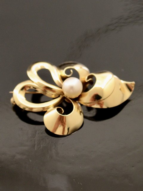 14 carat gold brooch