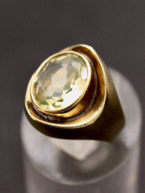 8 carat gold ring