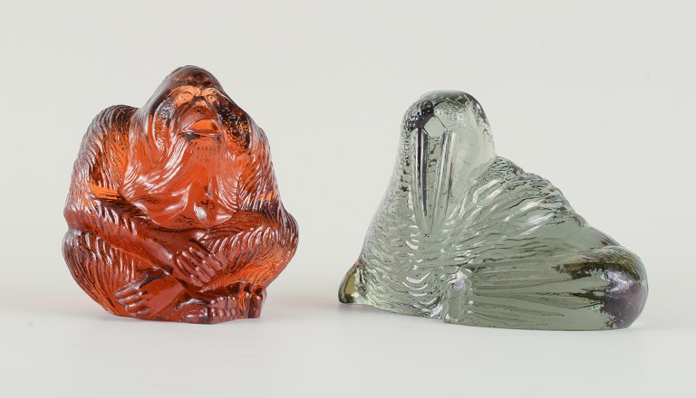 Paul Hoff for Swedish glass.
Two figures in the shape of an orangutan and a walrus.
Designed for WWF.