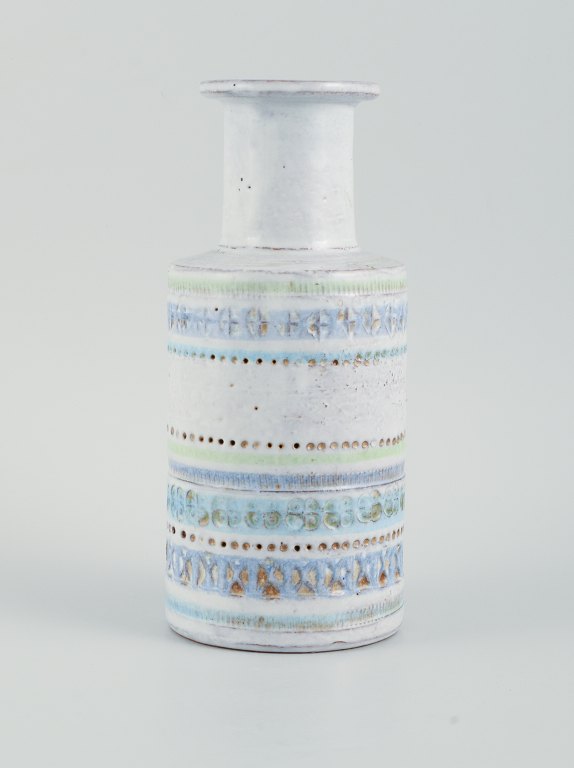Aldo Londi for Bitossi, Italien.
Cylindrisk vase i glaseret keramik med geometriske mønstre.