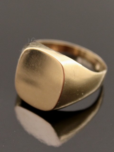 8 carat gold ring