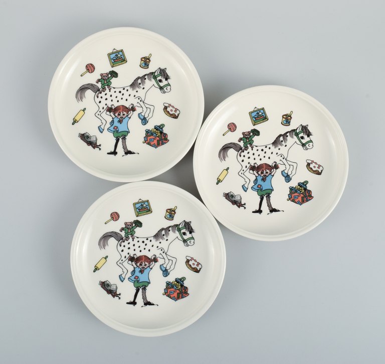Rörstrand. Tre tallerkner i porcelæn med Pippi Langstrømpe motiv.