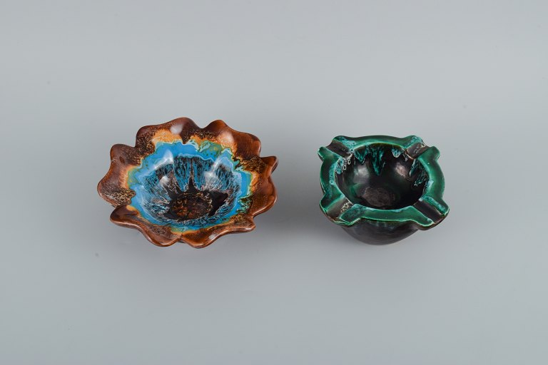 Vallauris, Frankrig, to keramikskåle i farvestrålende glasurer.
1960/70’erne.