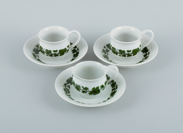 Meissen, Green Ivy Vine.
3 kaffekopper med tilhørende underkopper.