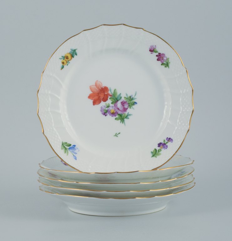 Royal Copenhagen, Light Saxon Flower, five lunch plates.