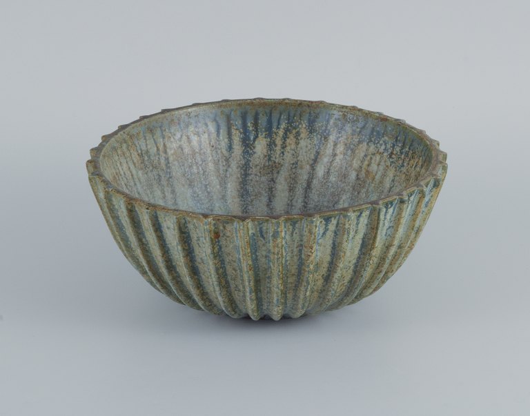 Arne Bang. Large stoneware table bowl with fluted body decorated with green 
mottled glaze.