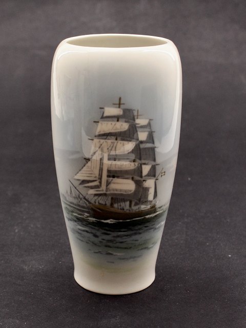 Royal Copenhagen vase 4570