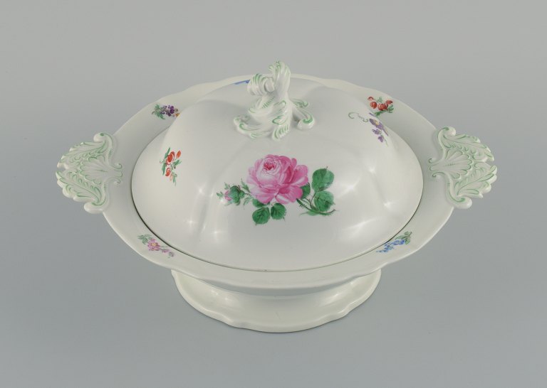 Meissen, large round tureen with lid. Hand painted with flowers.