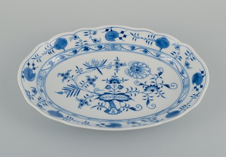 Meissen, Blue Onion oval dish.