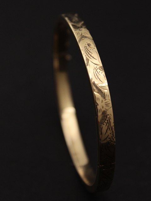 8 carat gold bangle