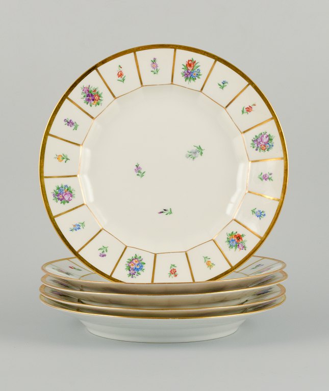 Royal Copenhagen Henriette. Five dinner plates.