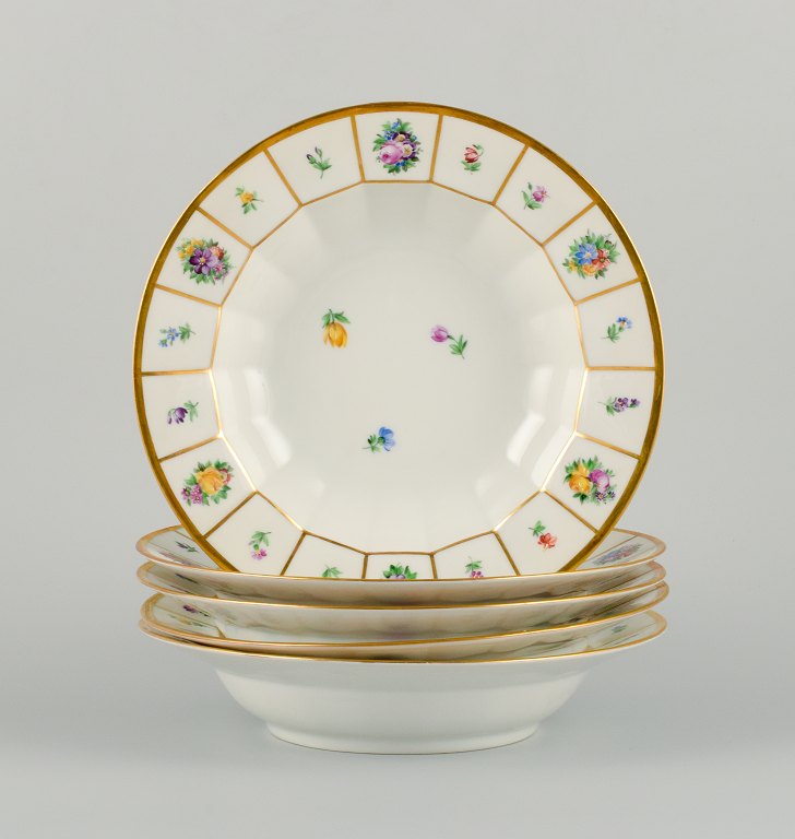Royal Copenhagen Henriette. Håndmalet porcelæn, seks store suppetallerkener.