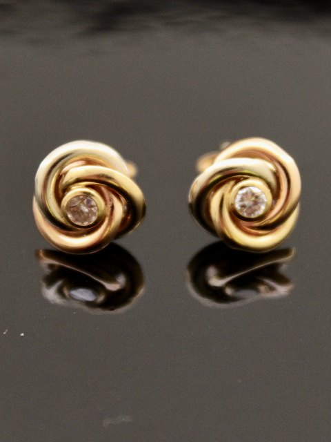 18 carat gold ear stud