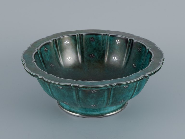 Wilhelm Kåge, Gustavsberg, Art Deco Argenta bowl decorated with silver inlay.