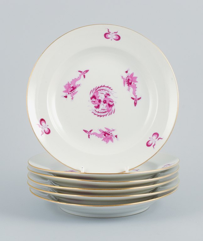 Meissen, Germany, Reicher Drache, a set of six purple plates with gold 
decoration. Hand painted.