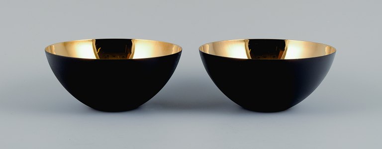 Two "krenit" bowls in metal.
Gold.