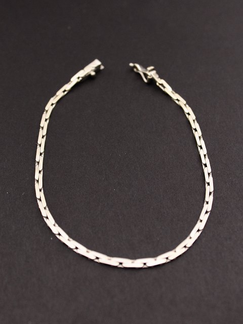 14 carat white gold bracelet