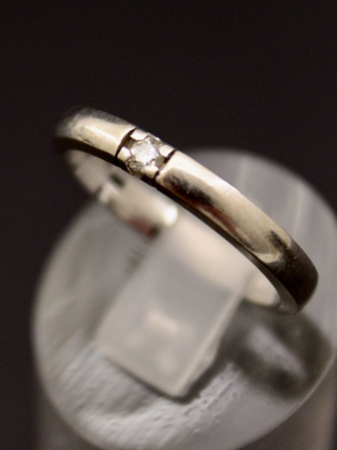 14 carat white gold ring