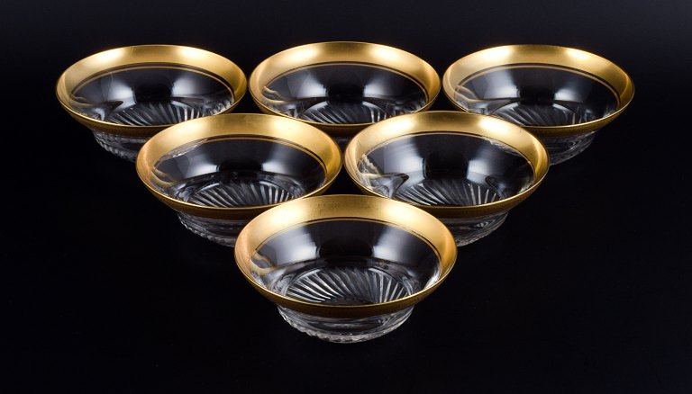 Rimpler Kristall, Zwiesel, Germany, six hand-blown crystal fingerbowls with gold 
rim decorated with grapes and vine leaves.