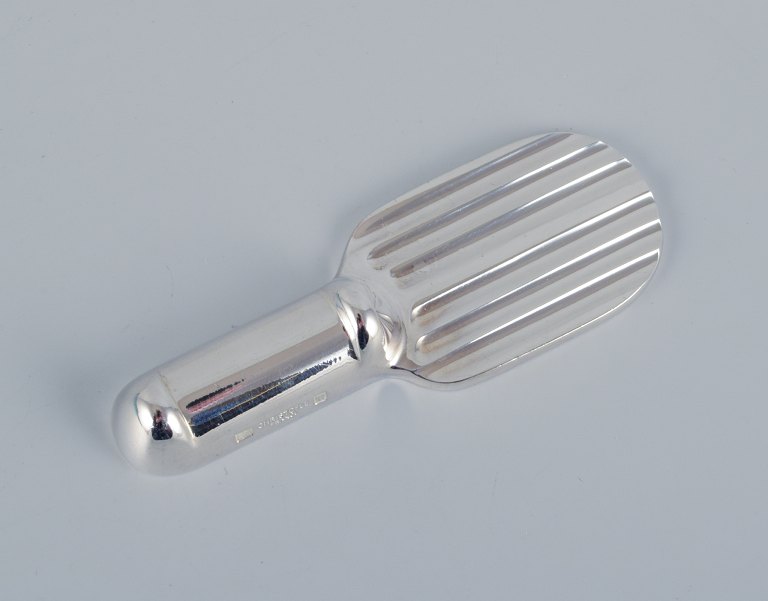Luc Lanel for Christofle, Frankrig. Et sæt på otte Art Deco sølvbelagte 
knivstole.