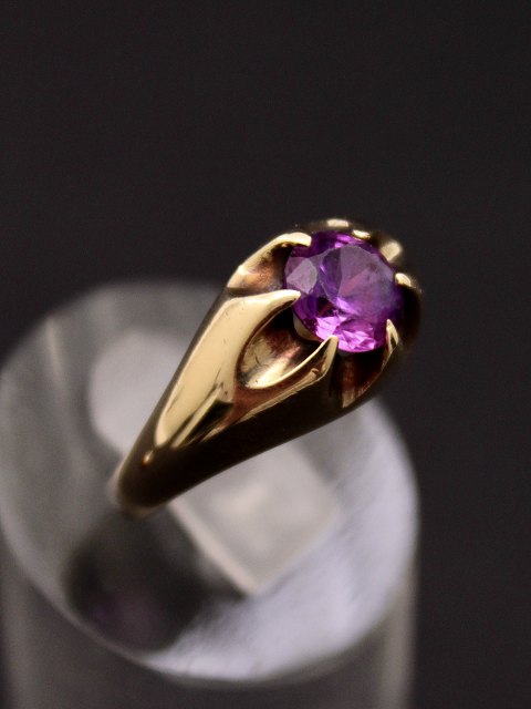 8 carat gold ring