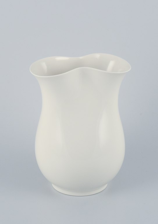 Thorkild Olsen 1890 - 1973 for Royal Copenhagen porcelain vase in modernist 
design.