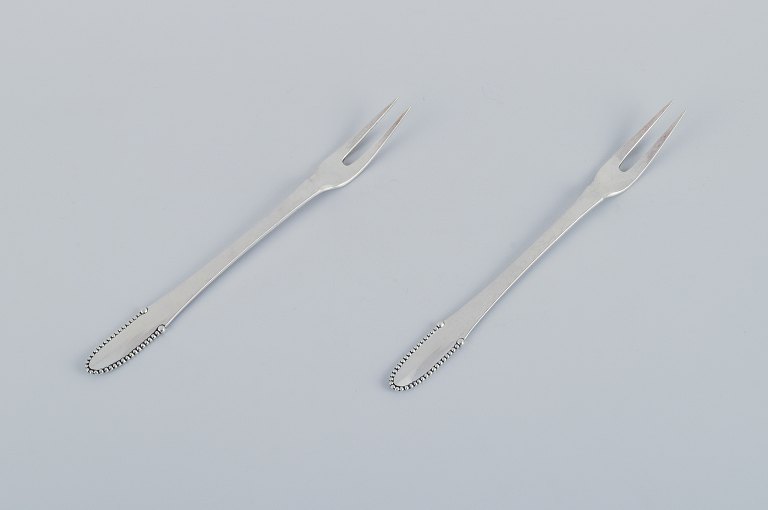 Georg Jensen Beaded.
Two meat forks in 830 silver.