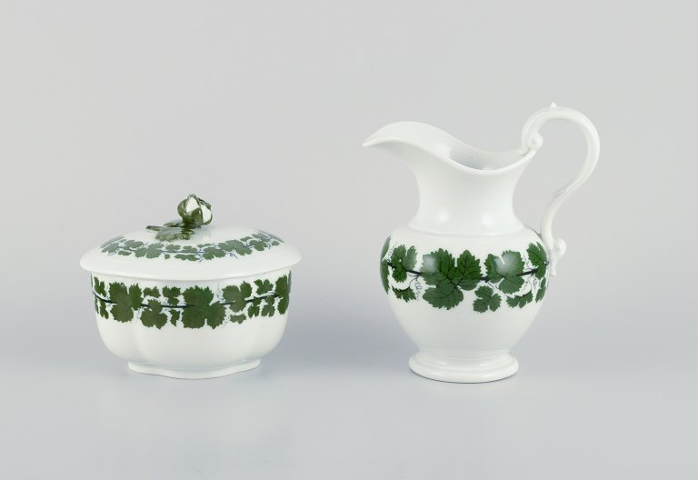 Meissen Green Ivy Vine, en stor sukkerskål samt stor flødekande.