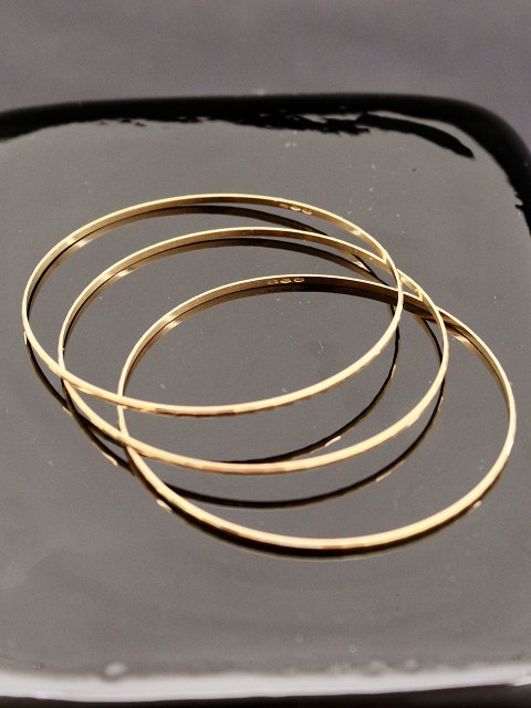 18 carat gold bangles