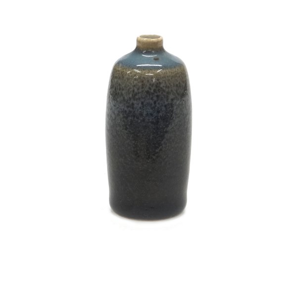 Small stoneware vase by Nils Thorsson for Royal Copenhagen 21393. Good 
condition. Signed. H: 8,3cm