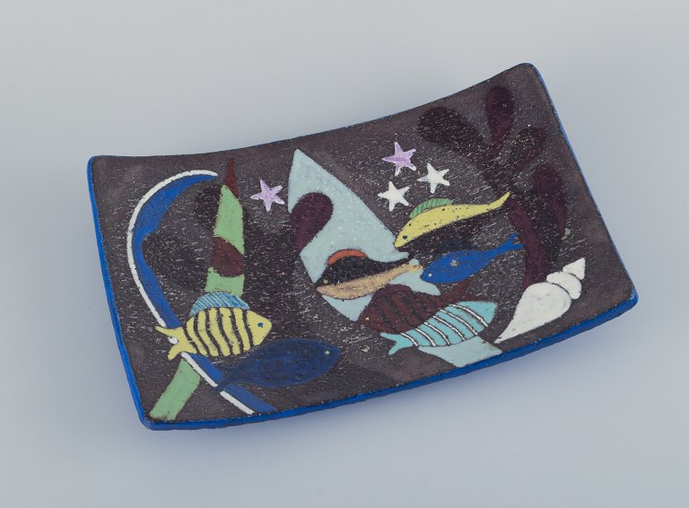 Anna Lisa Thomson for Upsala-Ekeby. Large "Spectra" ceramic dish with swimming 
fish.