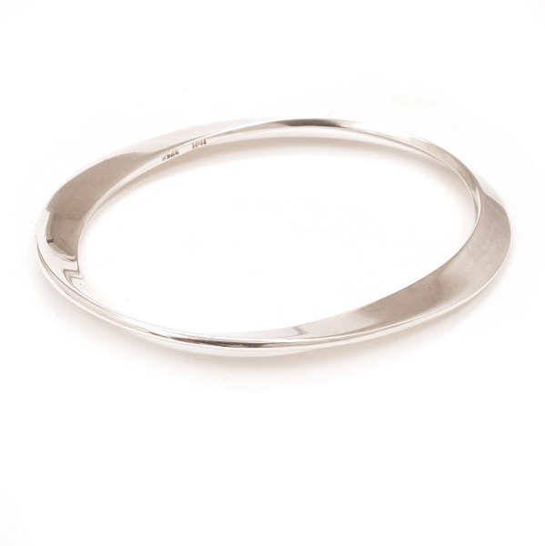 Hans Hansen ovaler Sterlingsilber Armring. Gestempelt Hans Hansen "HaH". Masse 
innen: 7x5,7cm